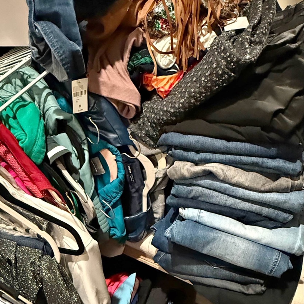 Mystery box of designer Mixed Women's Clothing Bundle - Assorted Colors - Picture 3 of 4